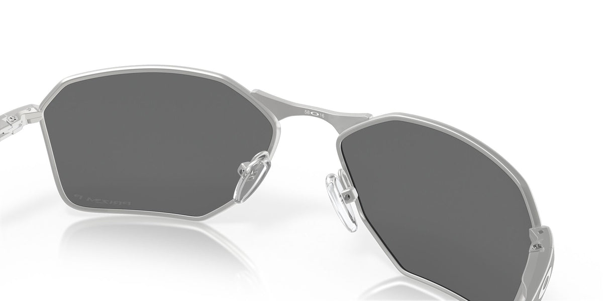 OO 6047 Oakley Savitar Satin Chrome / Prizm Black Polarised 58 58