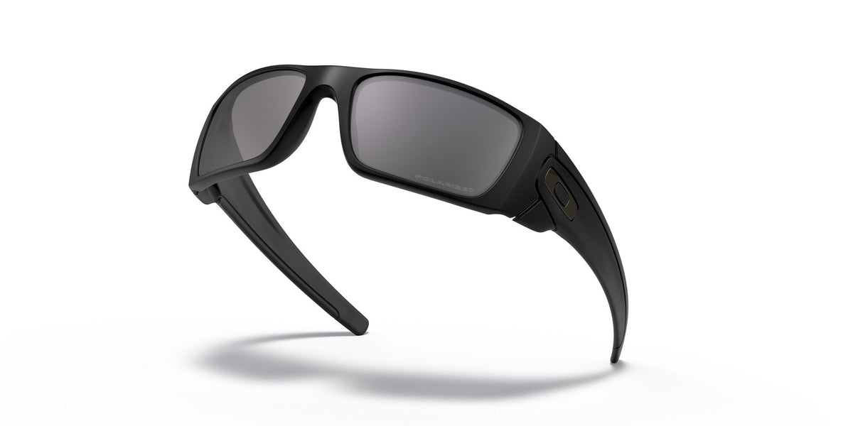 Oakley Fuel Cell 0OO9096 909605 60 Matte Black / Grey Polarized 60 / Polycarbonate / Injected / Injected