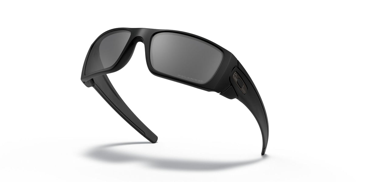 Oakley Fuel Cell 0OO9096 9096B3 60 Cerakote Graphite Black / Black Iridium Polarized 60 / Polycarbonate / O_matter / Injected