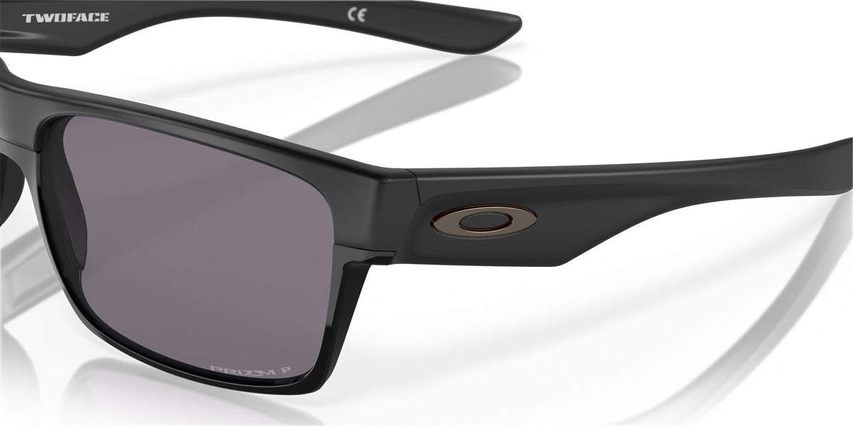 OO 9256 Oakley Twoface (A) Matte Black / Prizm Grey Polarised 60 60 / Plastic / Plastic
