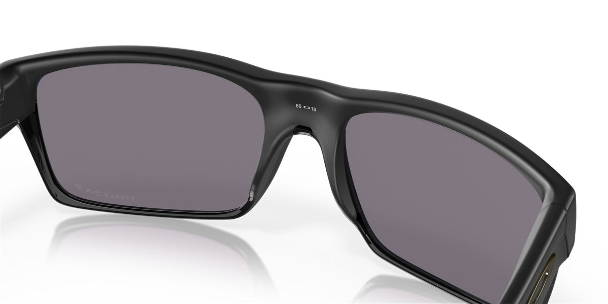 OO 9256 Oakley Twoface (A) Matte Black / Prizm Grey Polarised 60 60 / Plastic / Plastic