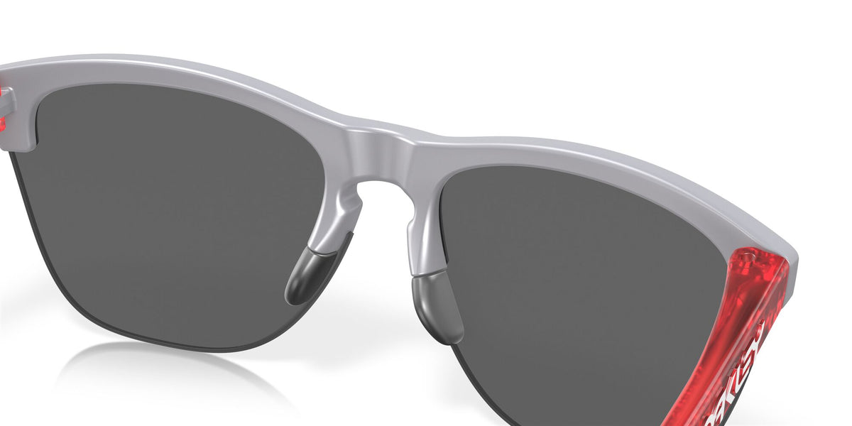 Oakley Frogskins Lite 0OO9374 937452 63 Matte Fog / Prizm Black 63 / Polycarbonate / O_matter / Molded