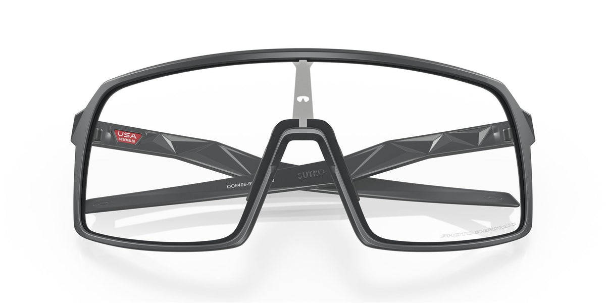 Oakley Sutro 0OO9406 940698 37 Matte Carbon / Clear to Black Iridium Photochromic 37 / Polycarbonate / O_matter / Injected