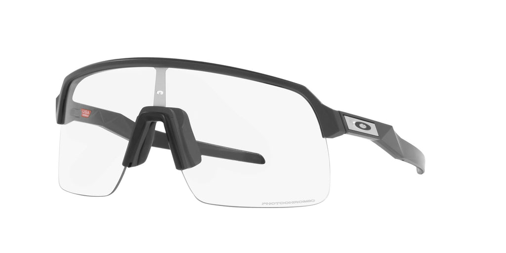 Oakley Sutro Lite 0OO9463 946345 39 Matte Carbon / Clear to Black Iridium Photochromic 39 / Polycarbonate / O_matter / Injected