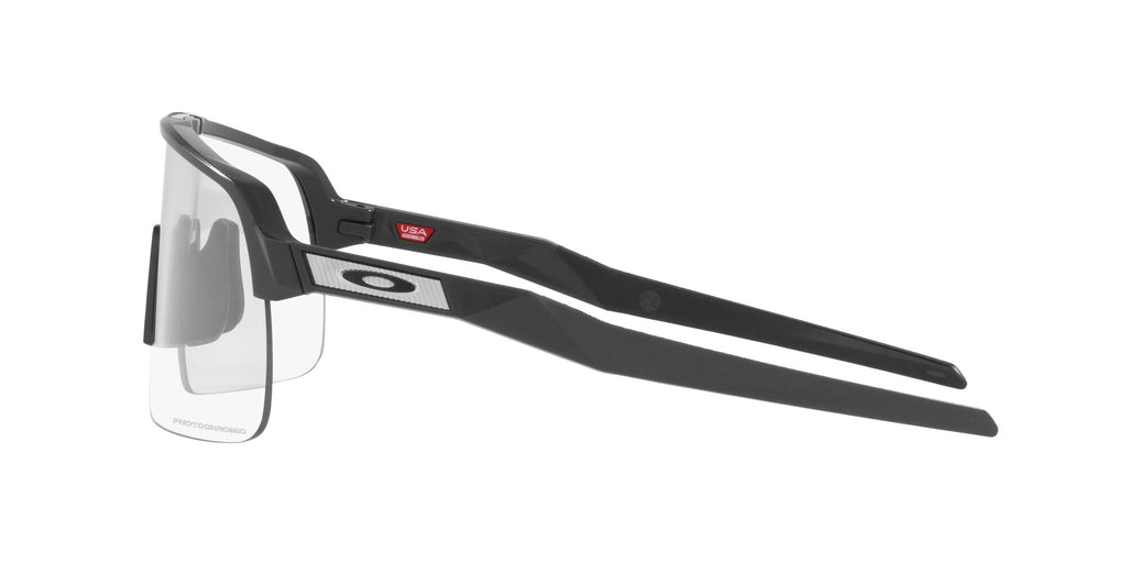Oakley Sutro Lite 0OO9463 946345 39 Matte Carbon / Clear to Black Iridium Photochromic 39 / Polycarbonate / O_matter / Injected