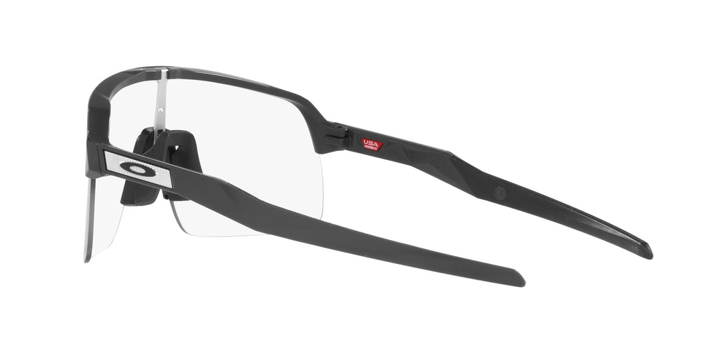 Oakley Sutro Lite 0OO9463 946345 39 Matte Carbon / Clear to Black Iridium Photochromic 39 / Polycarbonate / O_matter / Injected