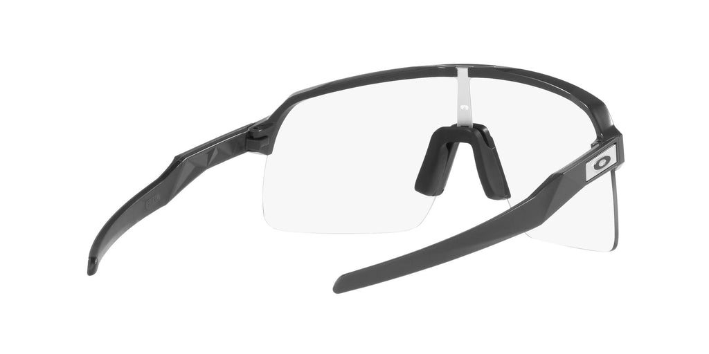 Oakley Sutro Lite 0OO9463 946345 39 Matte Carbon / Clear to Black Iridium Photochromic 39 / Polycarbonate / O_matter / Injected