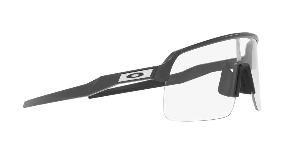 Oakley Sutro Lite 0OO9463 946345 39 Matte Carbon / Clear to Black Iridium Photochromic 39 / Polycarbonate / O_matter / Injected