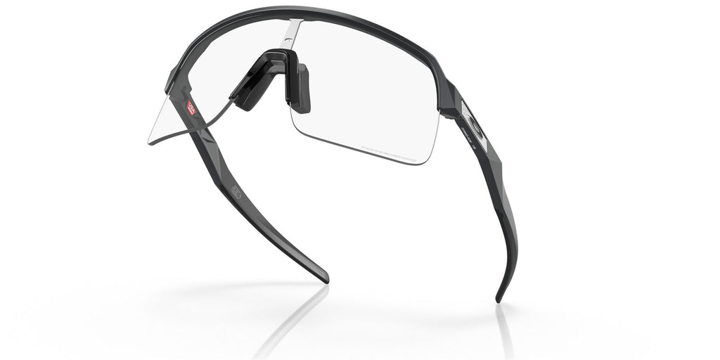 Oakley Sutro Lite 0OO9463 946345 39 Matte Carbon / Clear to Black Iridium Photochromic 39 / Polycarbonate / O_matter / Injected