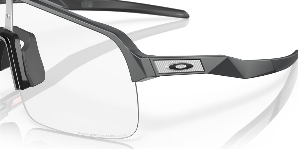 Oakley Sutro Lite 0OO9463 946345 39 Matte Carbon / Clear to Black Iridium Photochromic 39 / Polycarbonate / O_matter / Injected