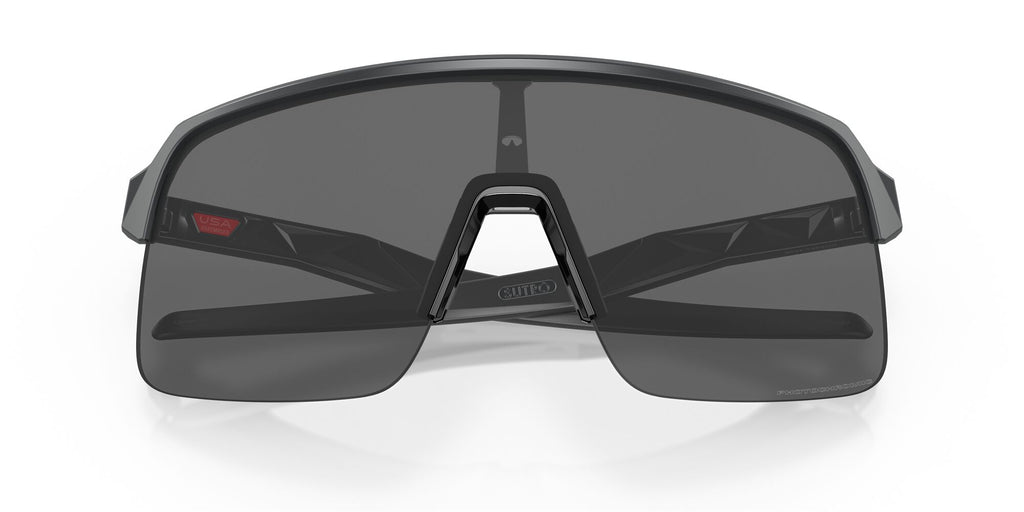 Oakley Sutro Lite 0OO9463 946345 39 Matte Carbon / Clear to Black Iridium Photochromic 39 / Polycarbonate / O_matter / Injected
