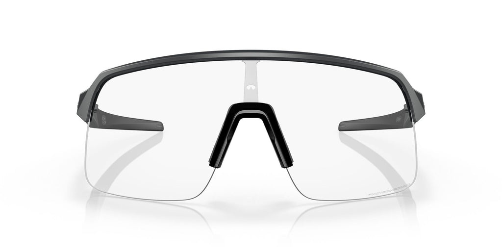 Oakley Sutro Lite 0OO9463 946345 39 Matte Carbon / Clear to Black Iridium Photochromic 39 / Polycarbonate / O_matter / Injected