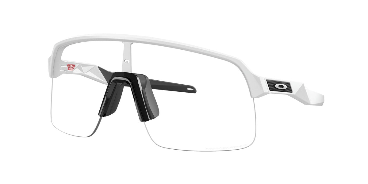 Oakley Sutro Lite 0OO9463 946346 39 Matte White / Clear to Black Iridium Photochromic 39 / Polycarbonate / O_matter / Injected