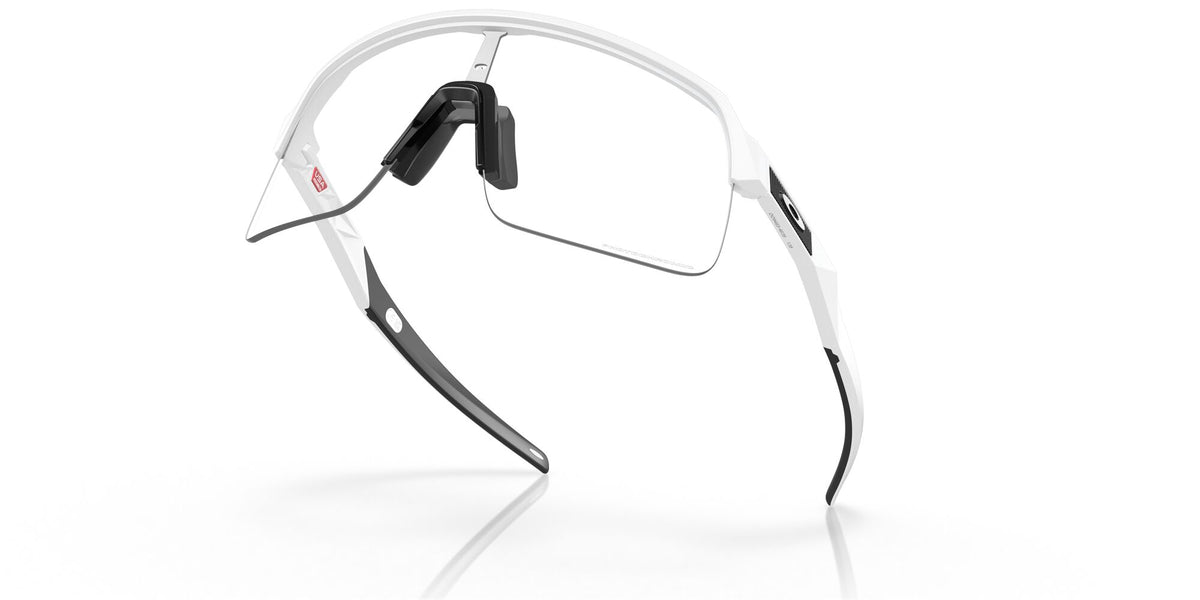 Oakley Sutro Lite 0OO9463 946346 39 Matte White / Clear to Black Iridium Photochromic 39 / Polycarbonate / O_matter / Injected