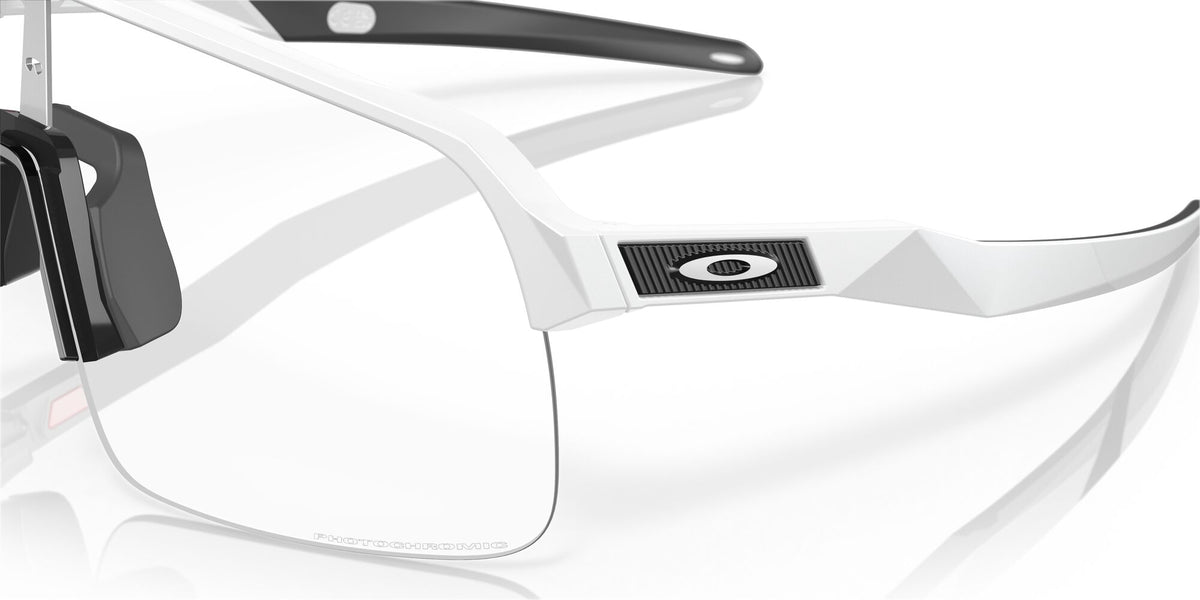 Oakley Sutro Lite 0OO9463 946346 39 Matte White / Clear to Black Iridium Photochromic 39 / Polycarbonate / O_matter / Injected