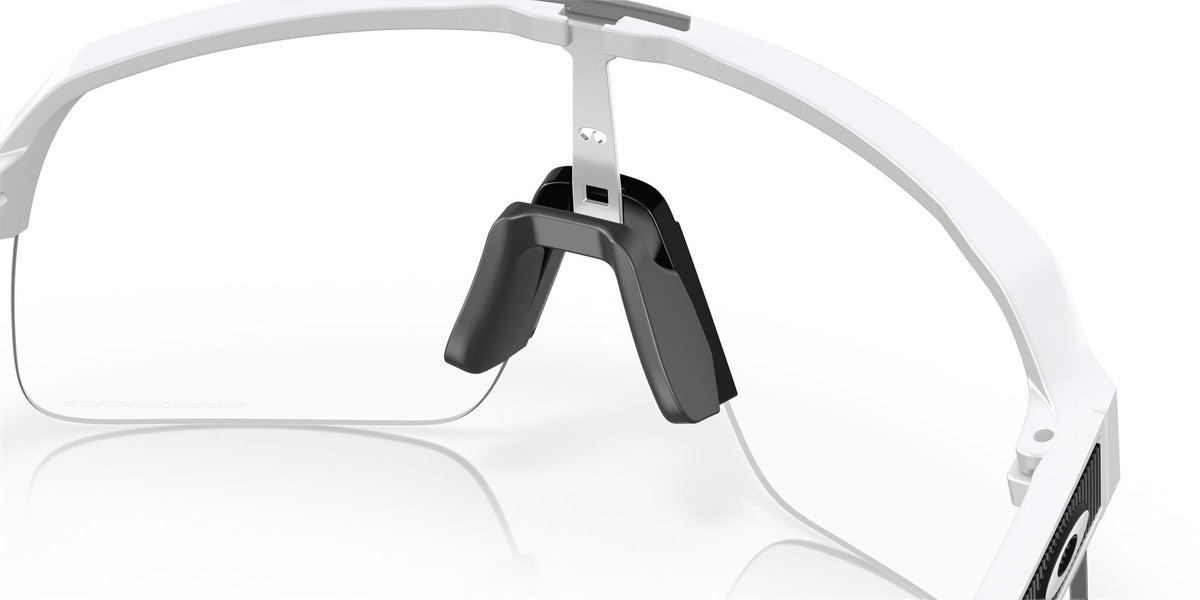 Oakley Sutro Lite 0OO9463 946346 39 Matte White / Clear to Black Iridium Photochromic 39 / Polycarbonate / O_matter / Injected