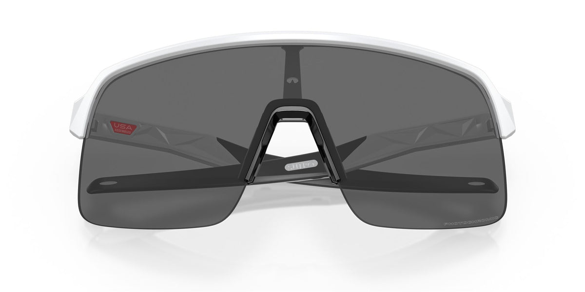 Oakley Sutro Lite 0OO9463 946346 39 Matte White / Clear to Black Iridium Photochromic 39 / Polycarbonate / O_matter / Injected