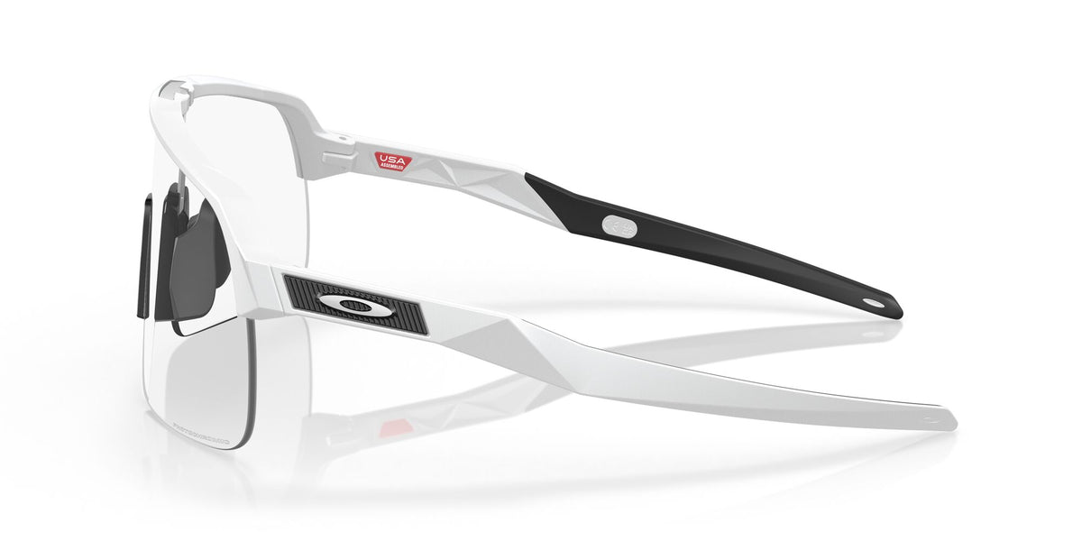 Oakley Sutro Lite 0OO9463 946346 39 Matte White / Clear to Black Iridium Photochromic 39 / Polycarbonate / O_matter / Injected