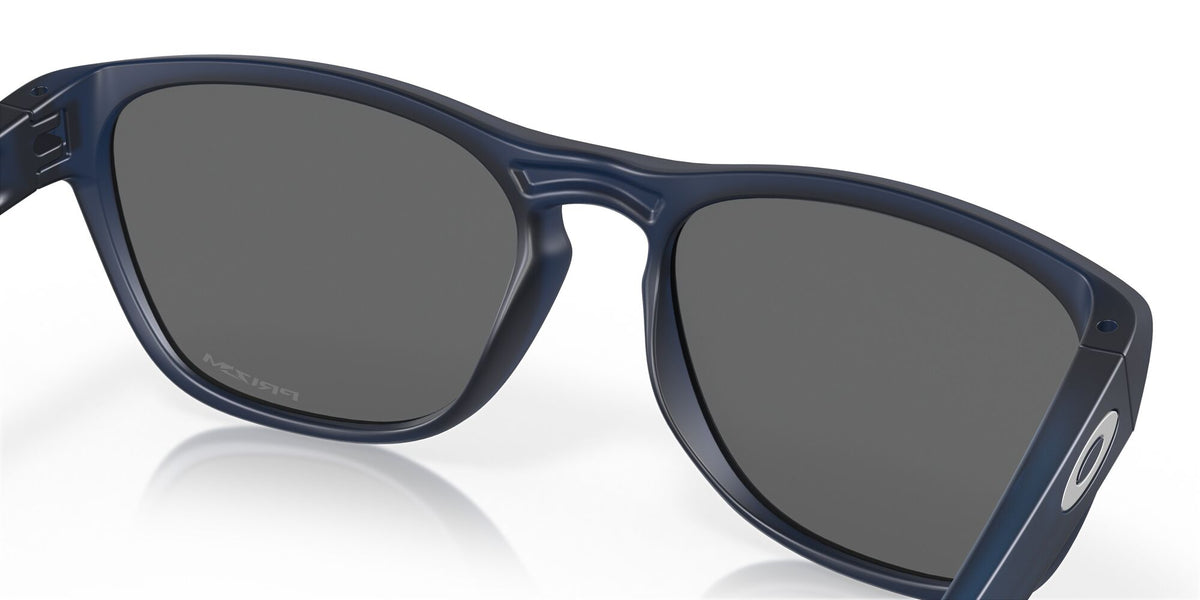Oakley Manorburn 0OO9479 947916 56 Matte Translucent Blue / Prizm Black 56 / Polycarbonate / O_matter / Molded