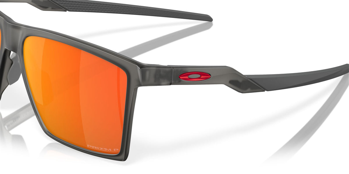 Oakley Futurity Sun 0OO9482 948204 57 Satin Grey Smoke / Prizm Ruby Polarized