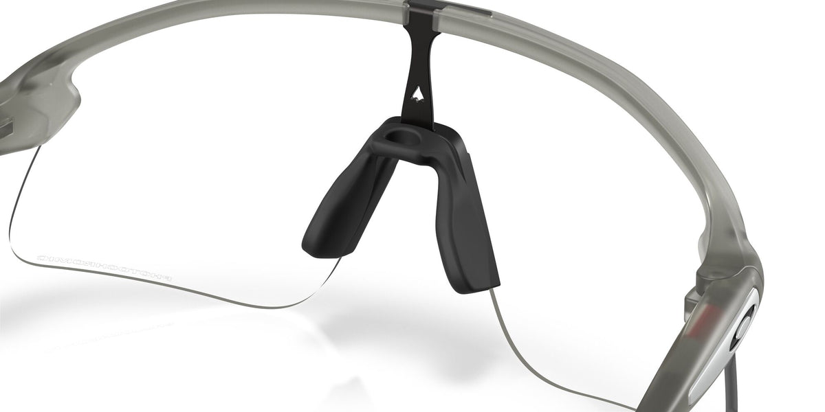 Oakley Stunt Devil S 0OO9518 951808 36 Grey/ Clear to Black Iridium Photochromic