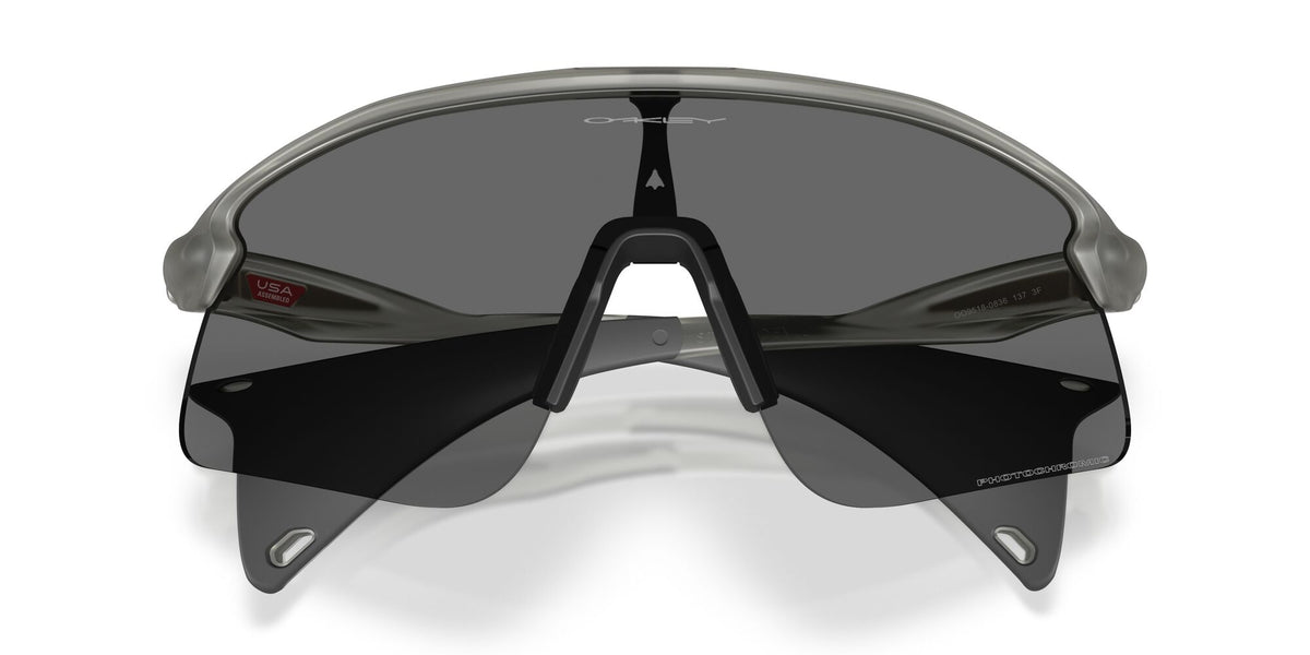 Oakley Stunt Devil S 0OO9518 951808 36 Grey/ Clear to Black Iridium Photochromic