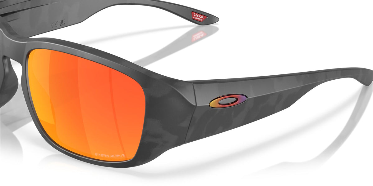 Oakley Tourniquet 0OO9521 952105 57 Grey/ Prizm Ruby