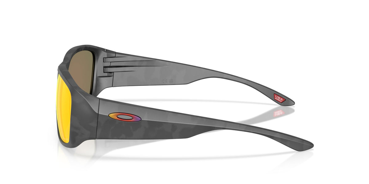 Oakley Tourniquet 0OO9521 952105 57 Grey/ Prizm Ruby