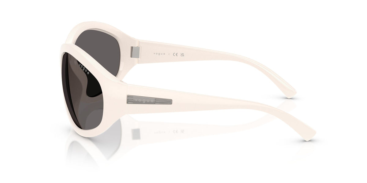 Vogue  0VO5606S 312487 65 Full Ivory/ Black Smoke