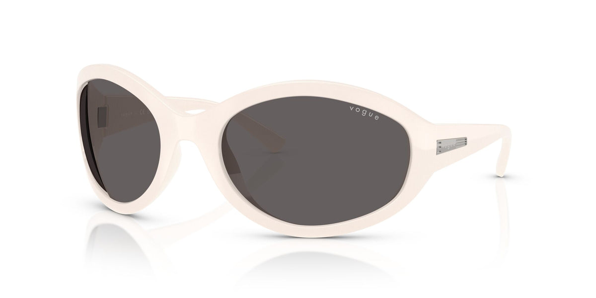 Vogue  0VO5606S 312487 65 Full Ivory/ Black Smoke