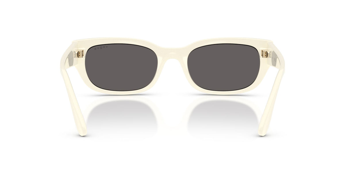 Vogue  0VO5669S 316787 54 White/ Black Smoke