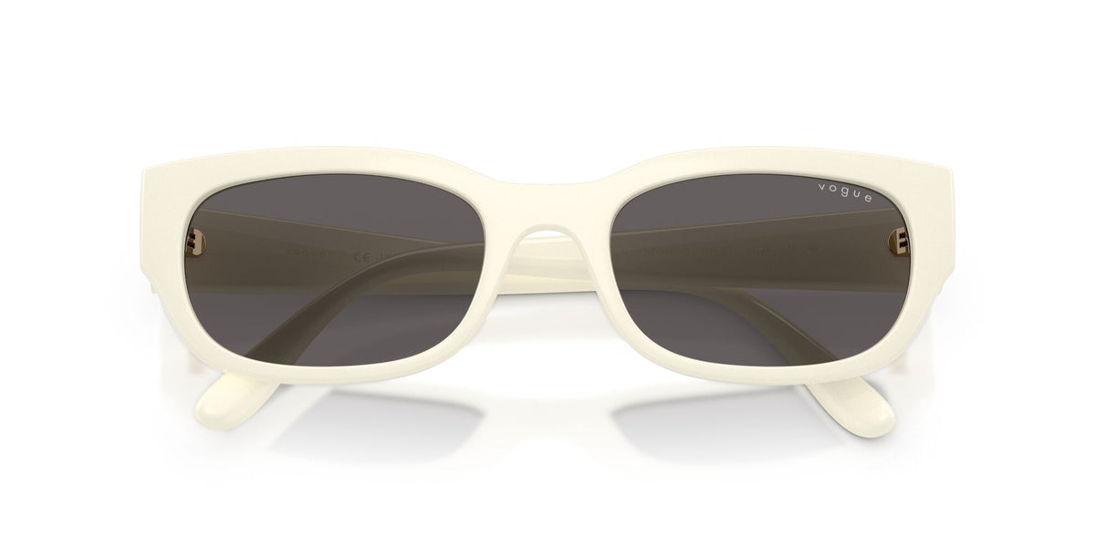 Vogue  0VO5669S 316787 54 White/ Black Smoke