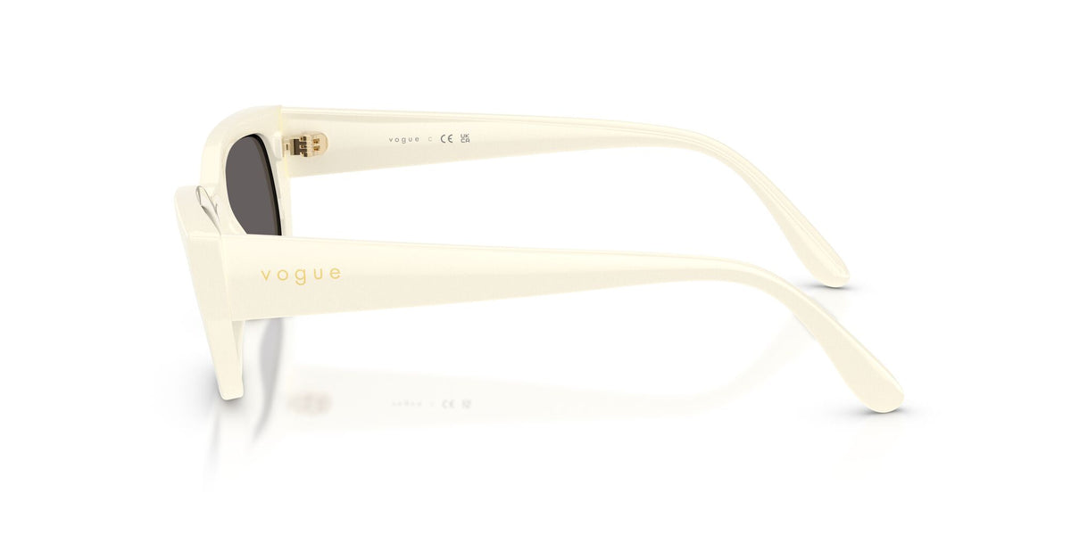 Vogue  0VO5669S 316787 54 White/ Black Smoke