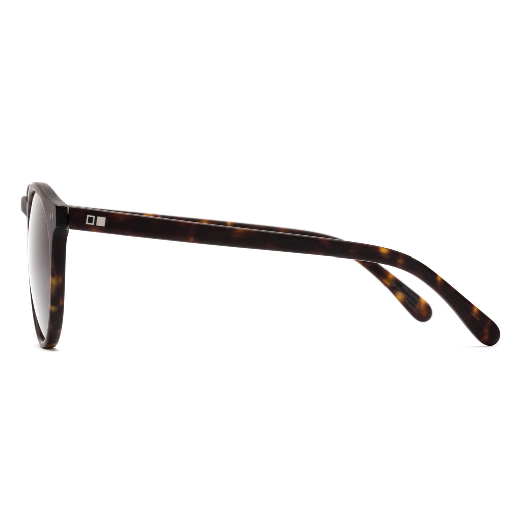 Otis Omar X : Eco Matte Dark Tort/Brown Polar 135-2302P